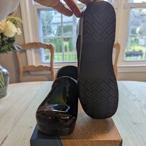 Brand new Dansko size 41 petrol patent work clogs. Never worn brand new!